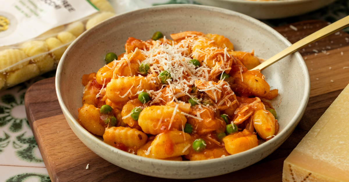Przepis fitness: Gnocchi pieczone z kurczakiem i sosem pomidorowym