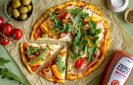 Przepis fitness: Pizza na spodzie z kalafiora z prosciutto i mozzarellą