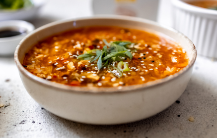 Przepis fitness: Pikantna słodko-kwaśna zupa z kurczakiem