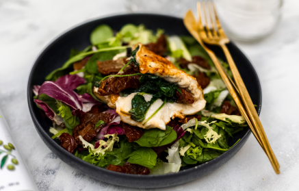 Przepis fitness: Pierś z kurczaka faszerowana szpinakiem