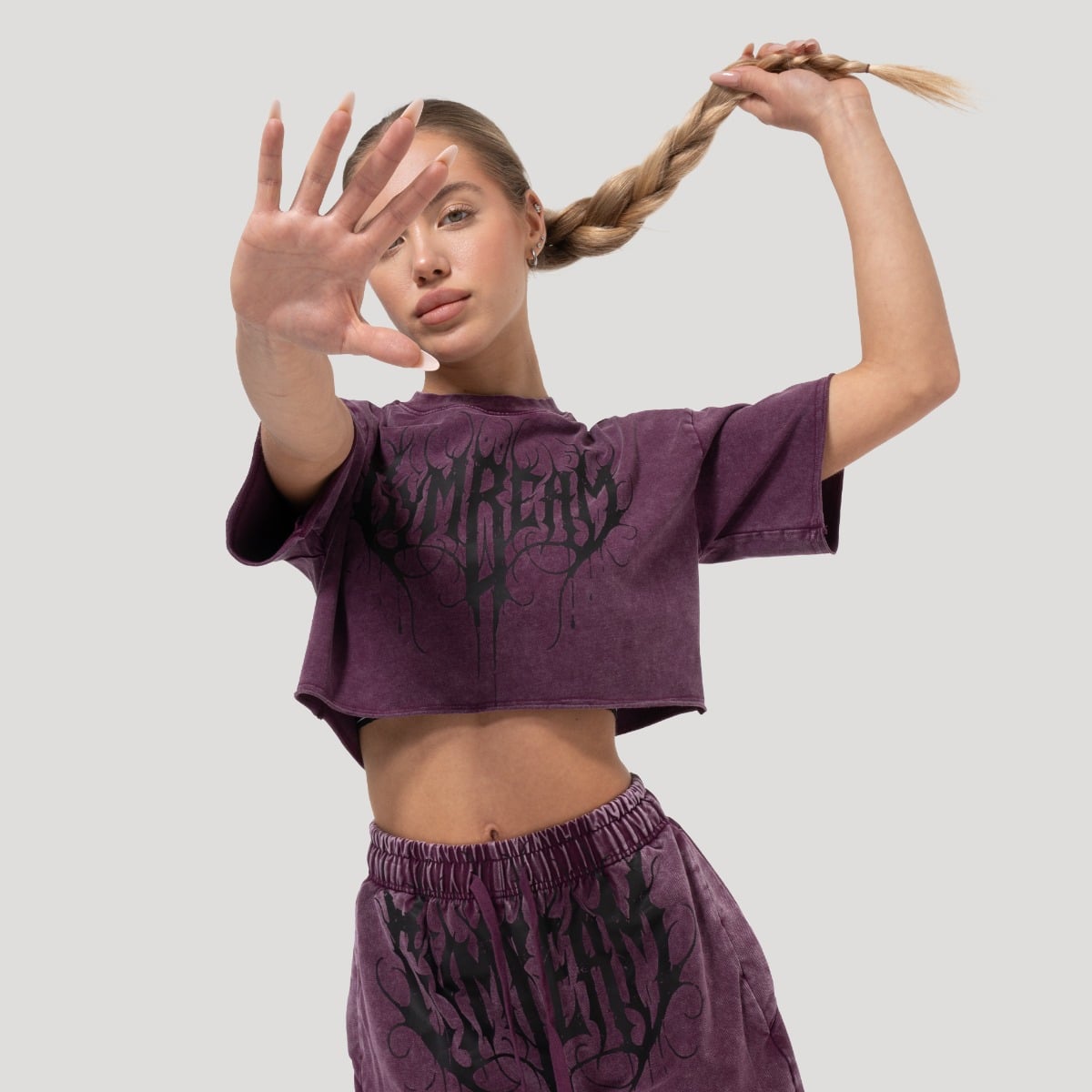 GymBeam Women‘s Abyss Cropped T-shirt Raisin - Rozmiar: L | Kolor: Fioletowy | Waga: 0,1593 g | Opakowanie: 118 · záber 6