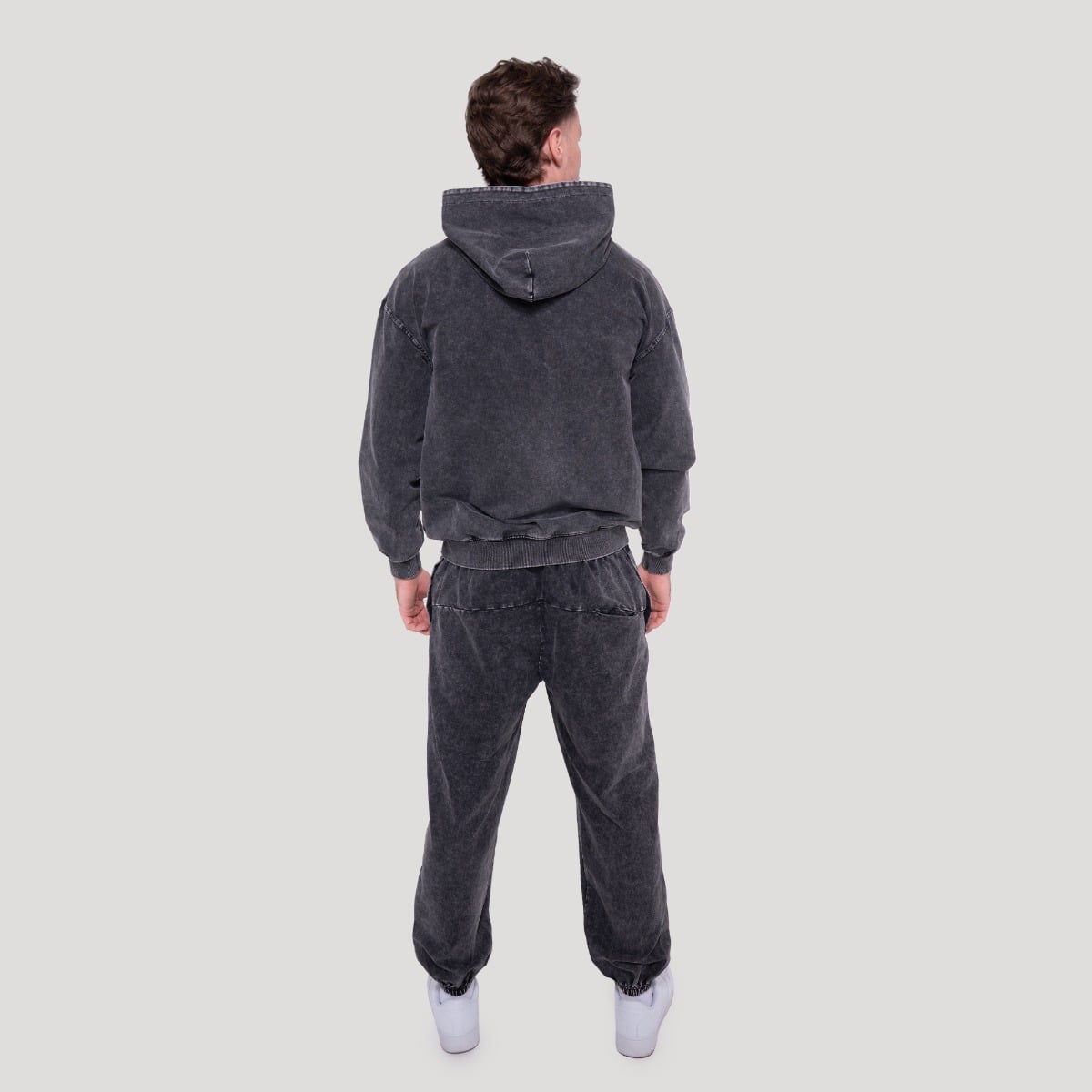 GymBeam Abyss Hoodie Charcoal - Rozmiar: XXL | Kolor: Czarny | Waga: 0,945 g | Opakowanie: 21 · záber 6