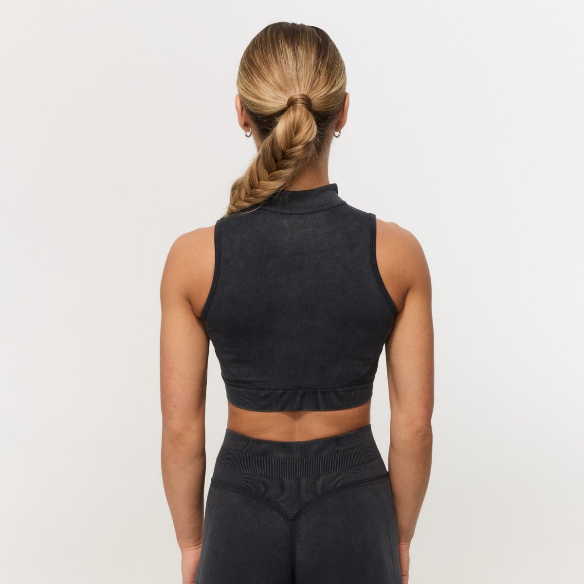 Bezszwowy biustonosz sportowy Fierce Dark Grey - GymBeam
