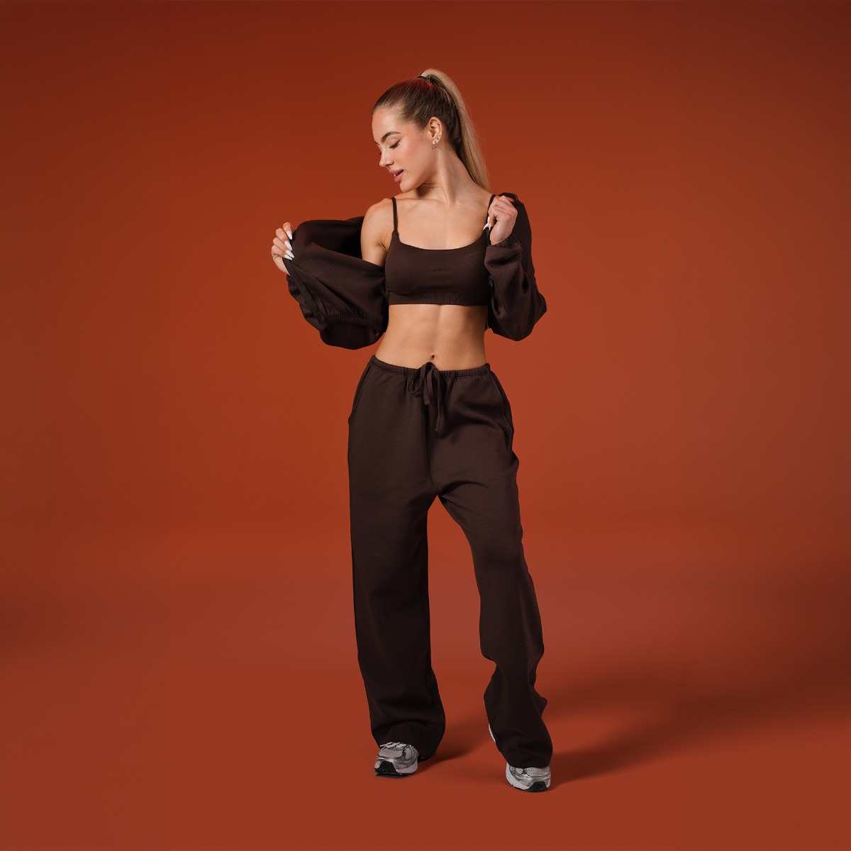 GymBeam NEO Seamless Sports Bra Mocha - Rozmiar: XS | Kolor: Brązowy | Waga: 0,091 g | Opakowanie: 123 · záber 10