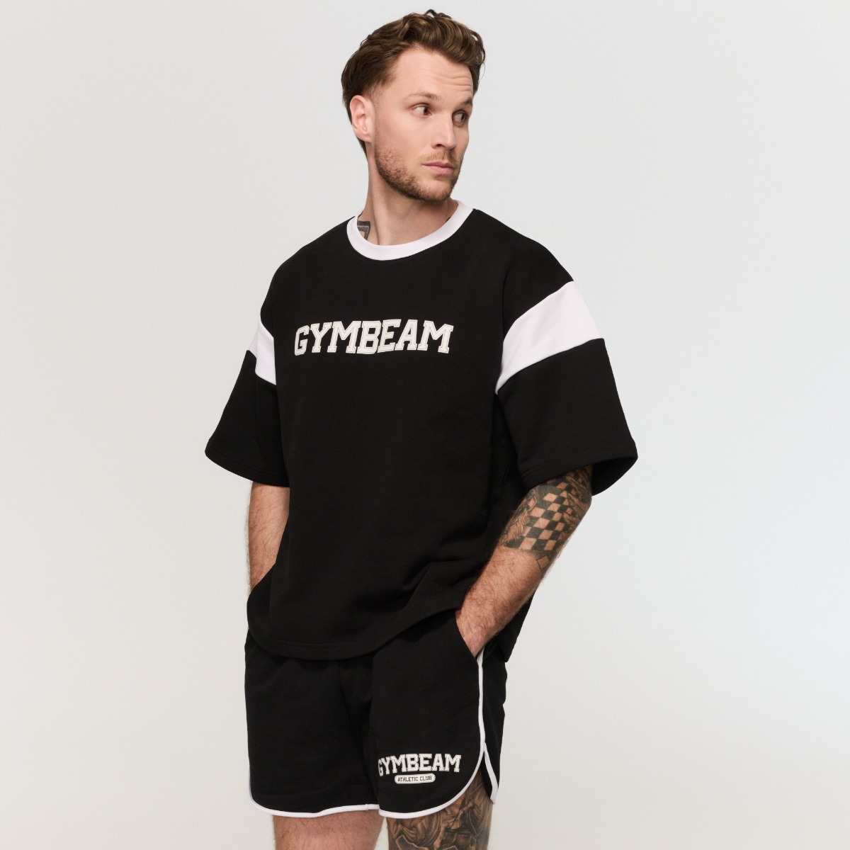 GymBeam Premium Heavyweight Varsity T-Shirt Black - Rozmiar: M | Kolor: Czarny | Waga: 0,6132 g | Opakowanie: 22 · záber 6