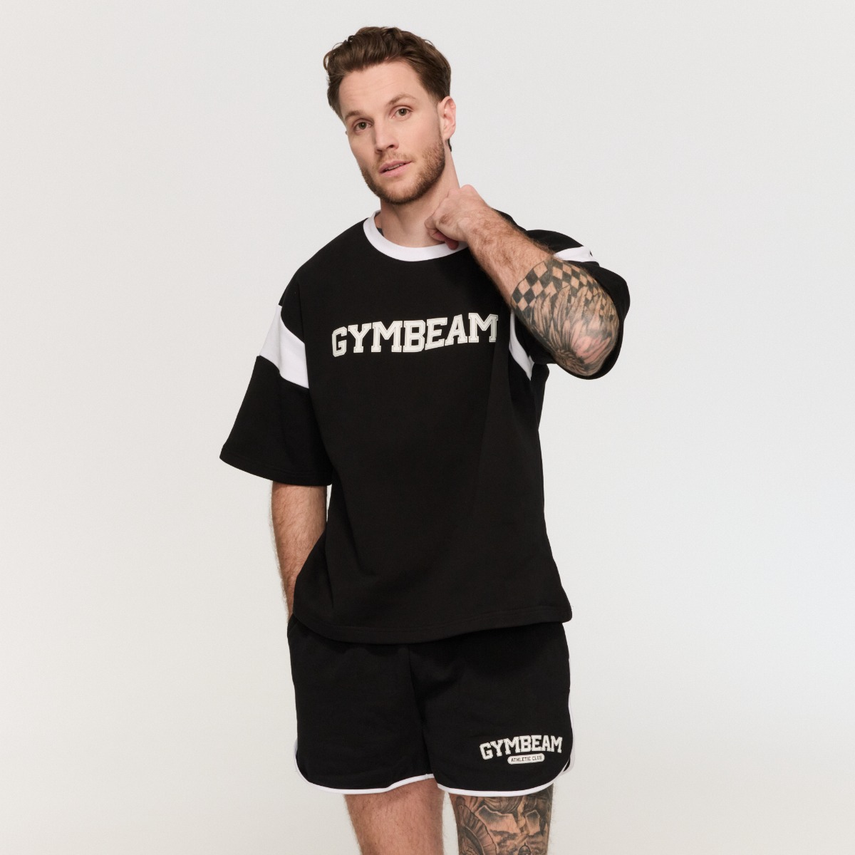 GymBeam Premium Heavyweight Varsity T-Shirt Black - Rozmiar: M | Kolor: Czarny | Waga: 0,6132 g | Opakowanie: 22 · záber 7