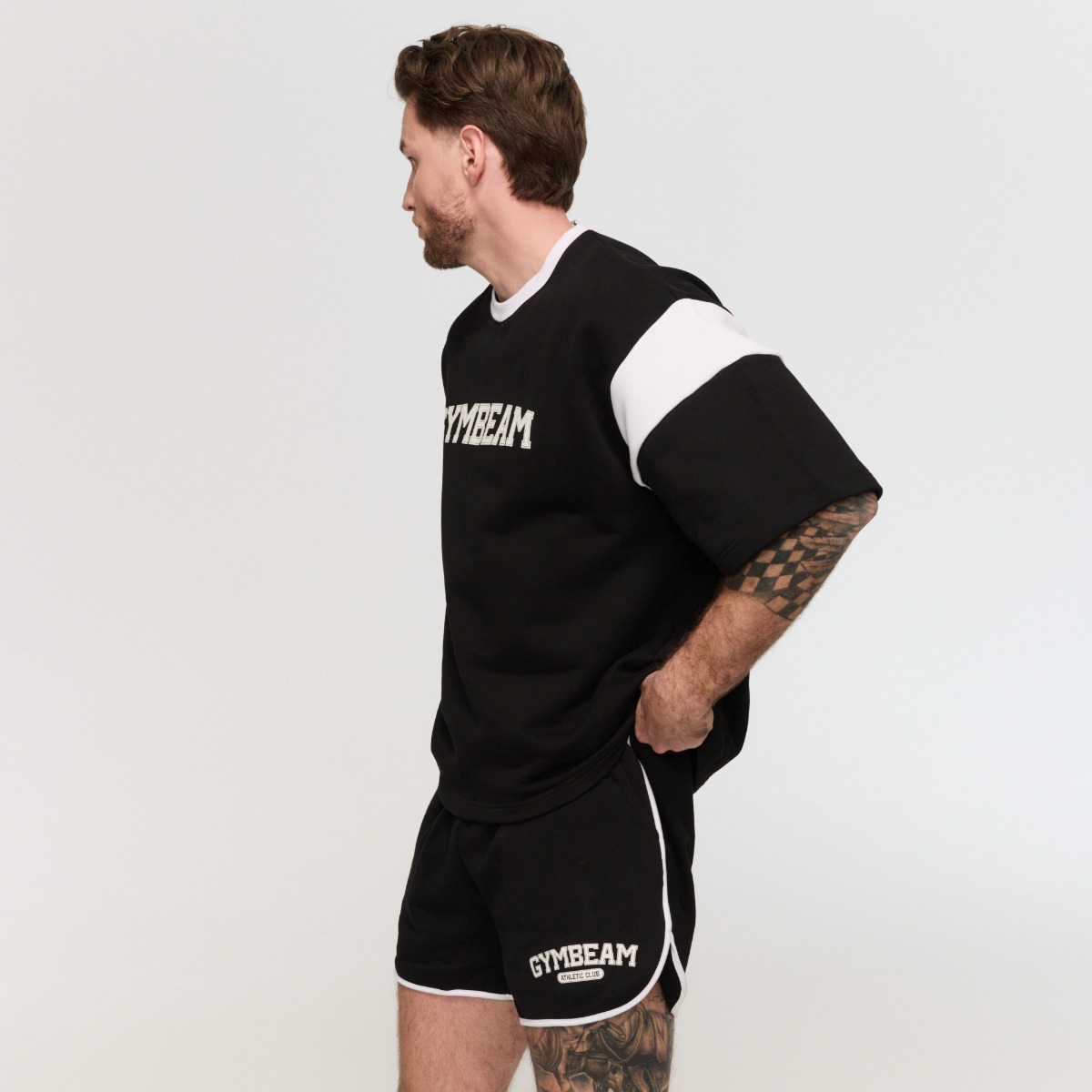 GymBeam Premium Heavyweight Varsity T-Shirt Black - Rozmiar: M | Kolor: Czarny | Waga: 0,6132 g | Opakowanie: 22 · záber 10