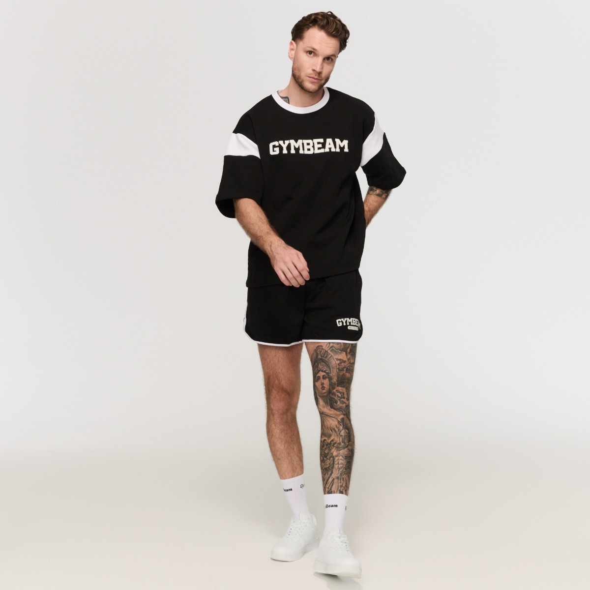 GymBeam Premium Heavyweight Varsity T-Shirt Black - Rozmiar: M | Kolor: Czarny | Waga: 0,6132 g | Opakowanie: 22 · záber 11