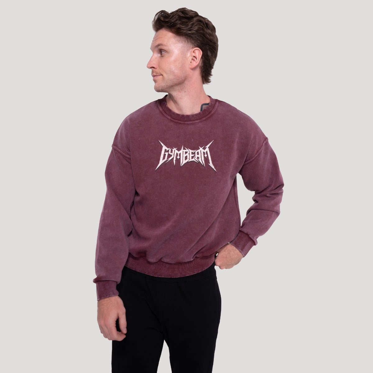 GymBeam Spike Sweatshirt Burgundy - Rozmiar: XXL | Kolor: Czerwony | Waga: 0,63 g | Opakowanie: 29 · záber 6