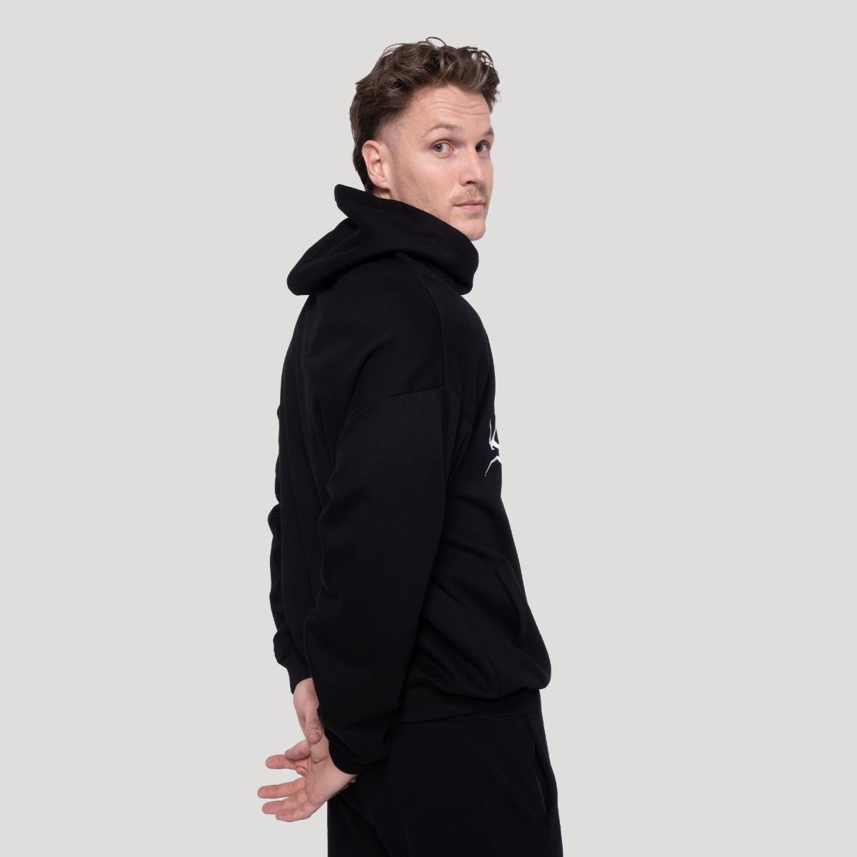 GymBeam Thorn Hoodie Black - Rozmiar: XXL | Kolor: Czarny | Waga: 0,7497 g | Opakowanie: 25 · záber 6