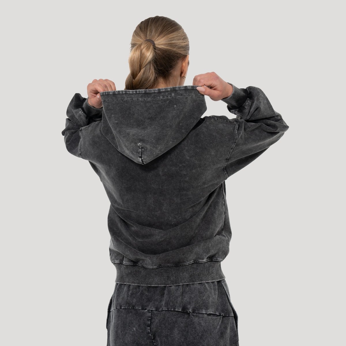 Damska bluza z kapturem Abyss Charcoal - GymBeam