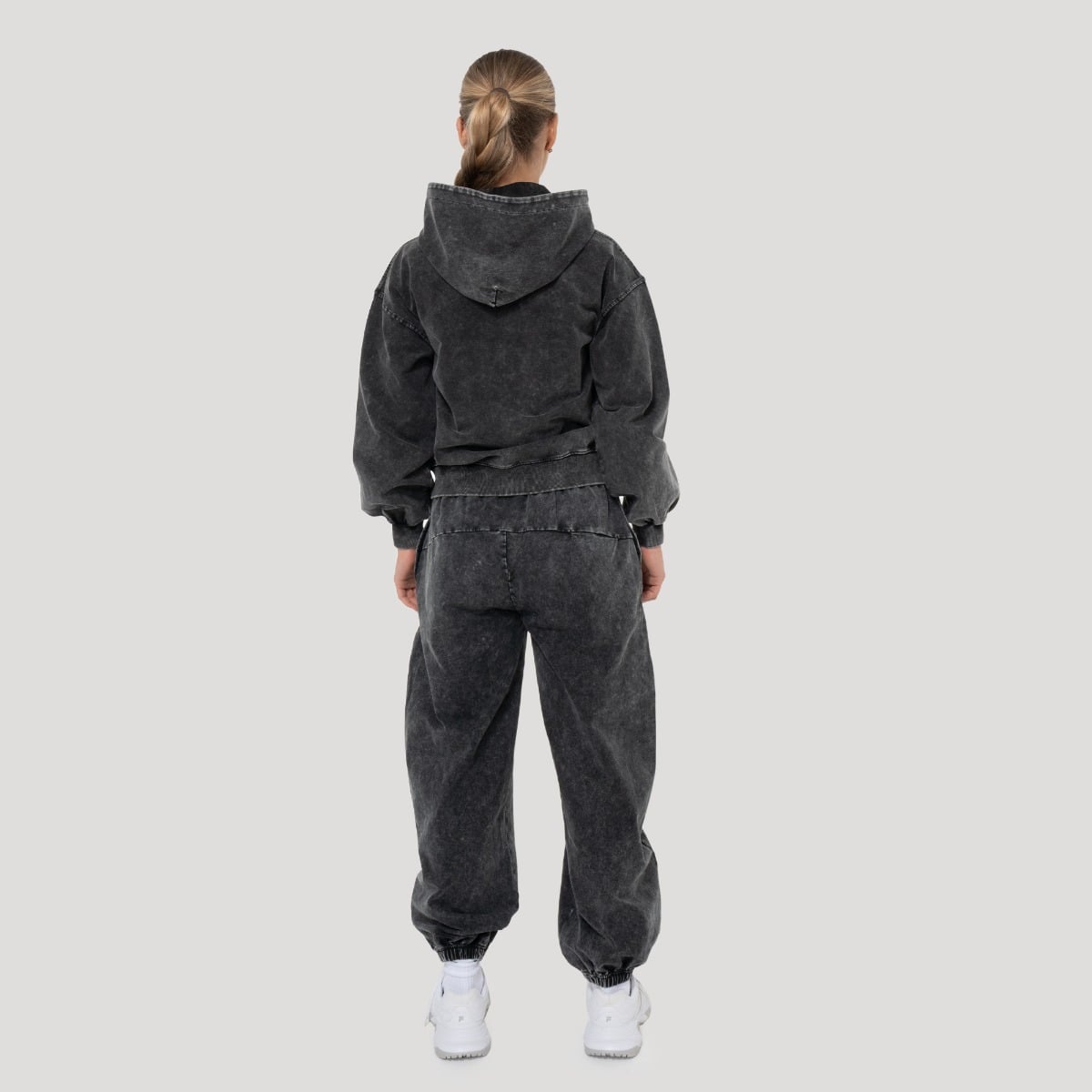 GymBeam Women‘s Abyss Hoodie Charcoal - Rozmiar: XL | Kolor: Czarny | Waga: 0,75 g | Opakowanie: 26 · záber 6