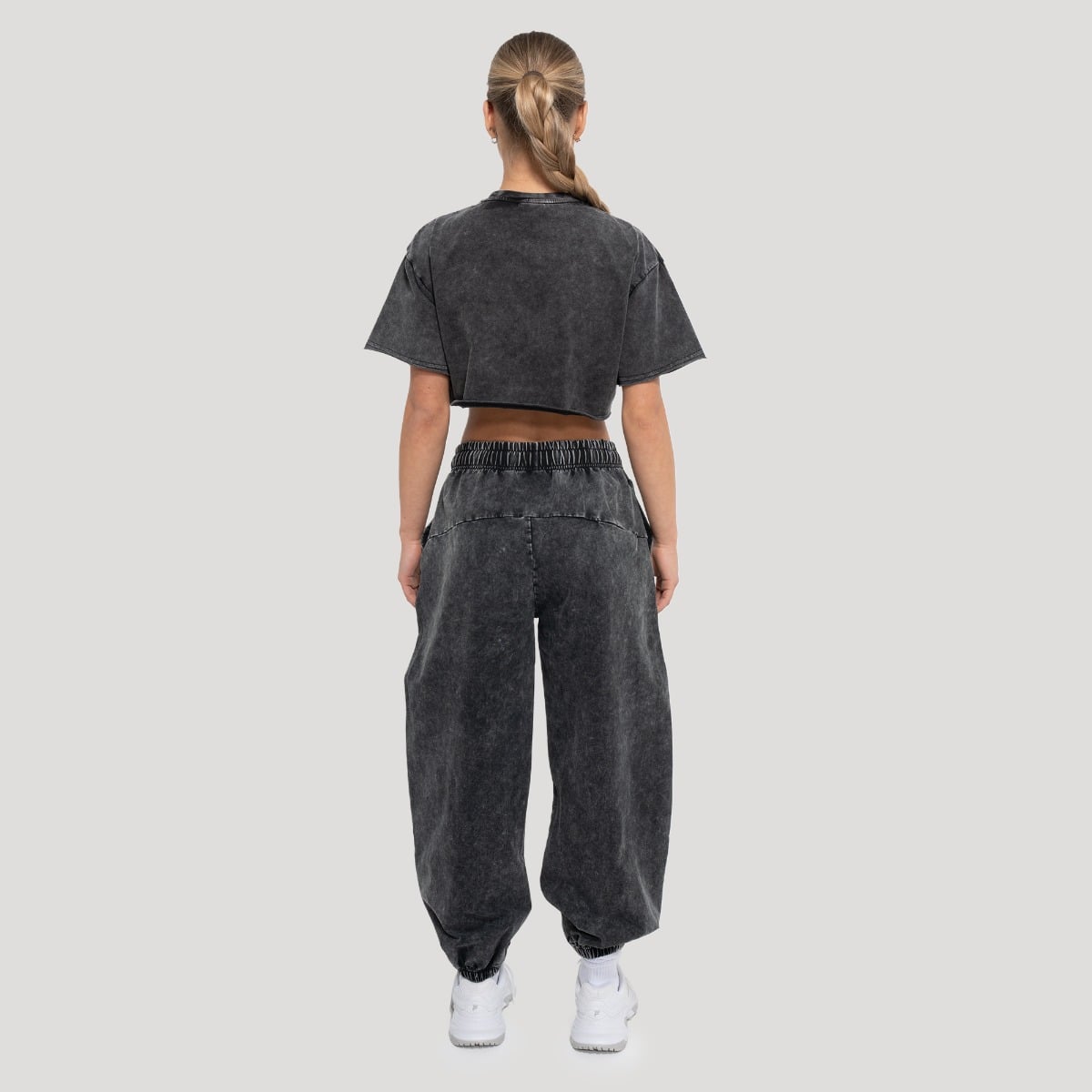 GymBeam Women‘s Abyss Sweatpants Charcoal · záber 7