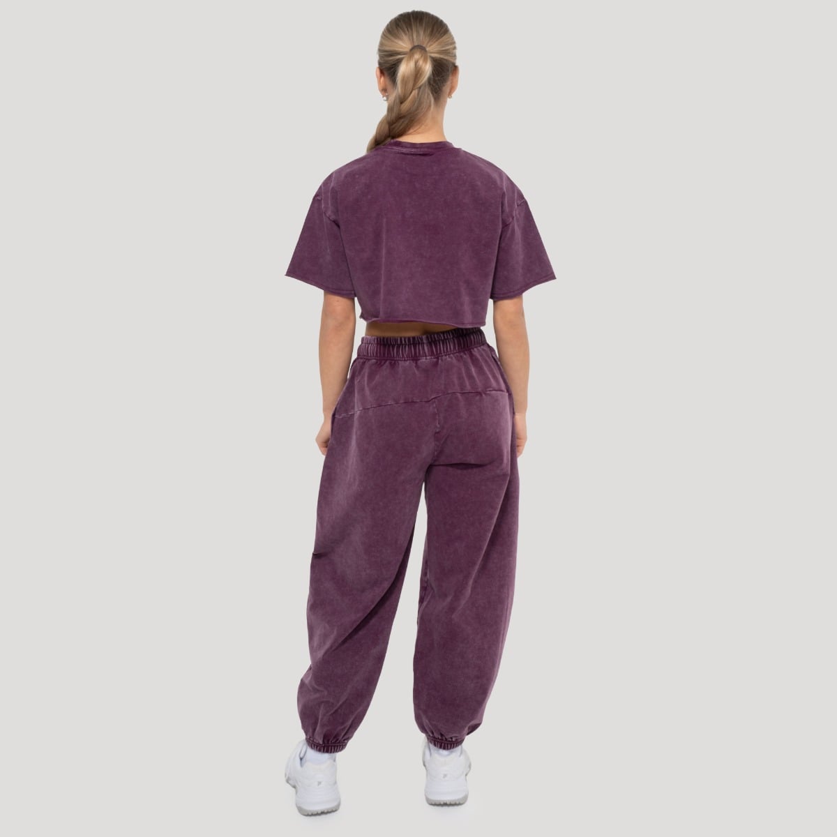 GymBeam Women‘s Abyss Sweatpants Raisin - Rozmiar: L | Kolor: Fioletowy | Waga: 0,685 g | Opakowanie: 28 · záber 7