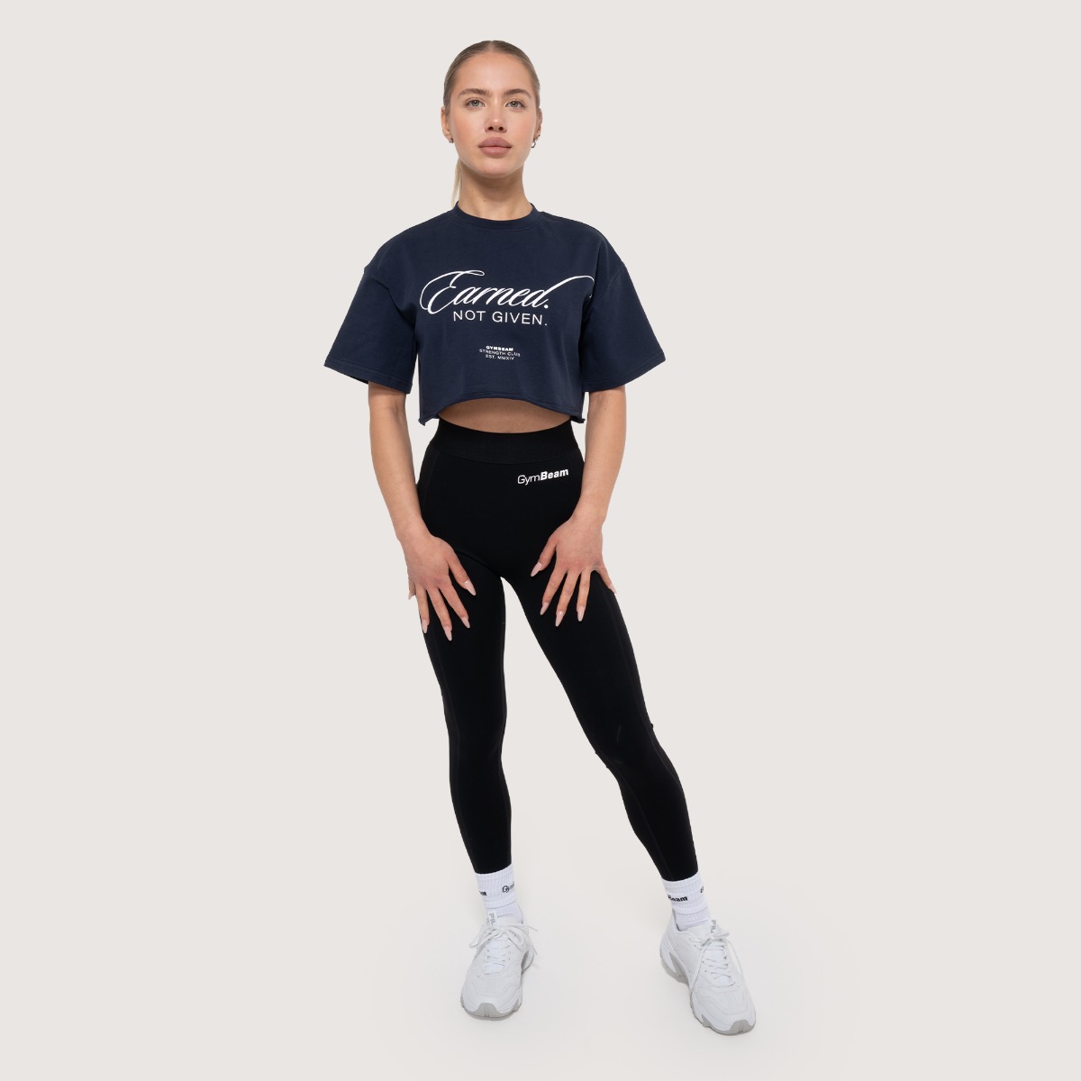 GymBeam Women‘s Earned Cropped T-shirt Midnight - Rozmiar: L | Kolor: Niebieski | Waga: 0,1546 g | Opakowanie: 37 · záber 6