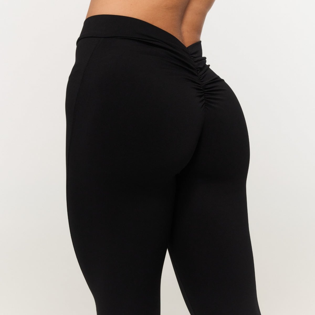 Damskie legginsy Fierce V-back Black - GymBeam