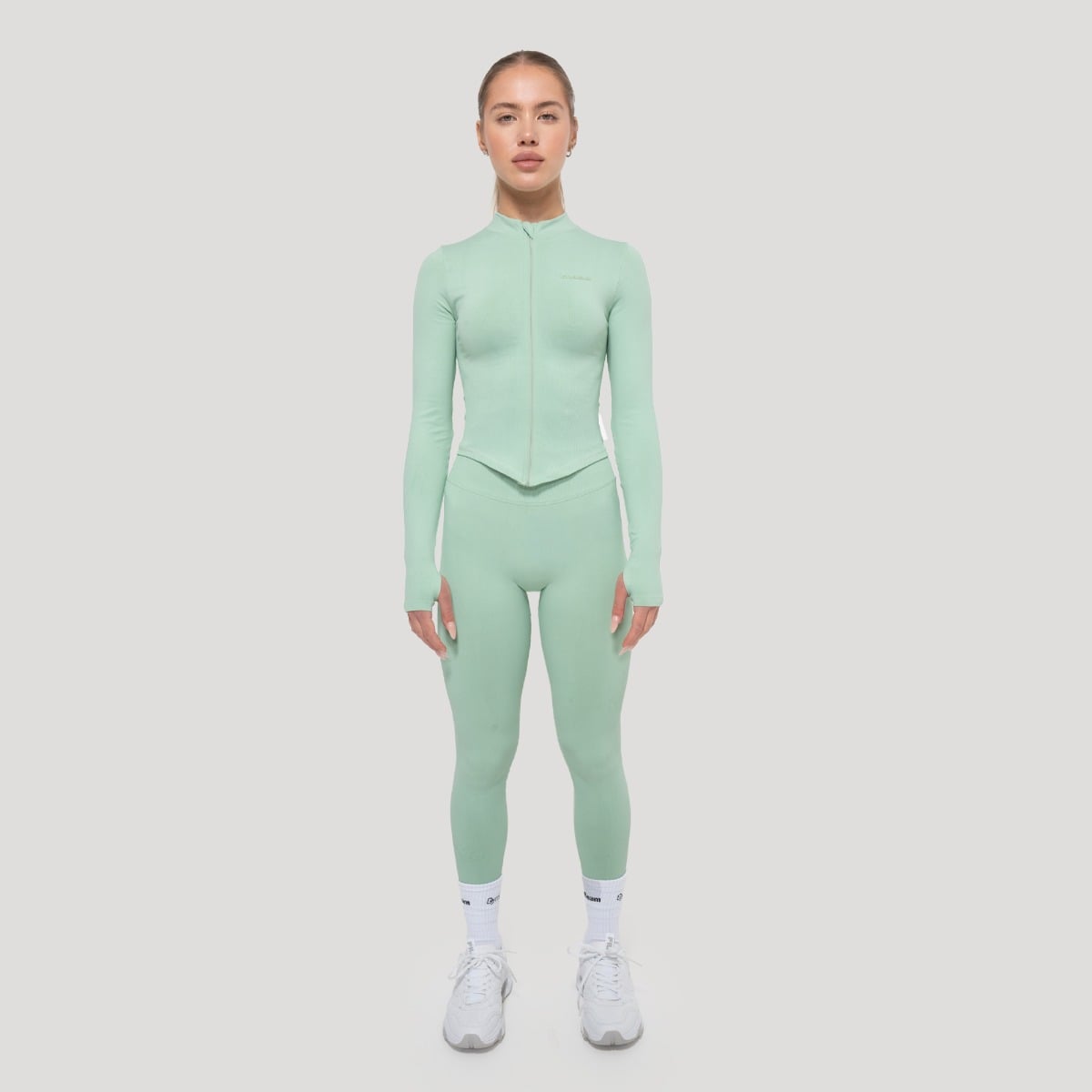 GymBeam Women‘s Luma Sports Top Pistachio - Rozmiar: XL | Kolor: Zielony | Waga: 0,3 g | Opakowanie: 80 · záber 6