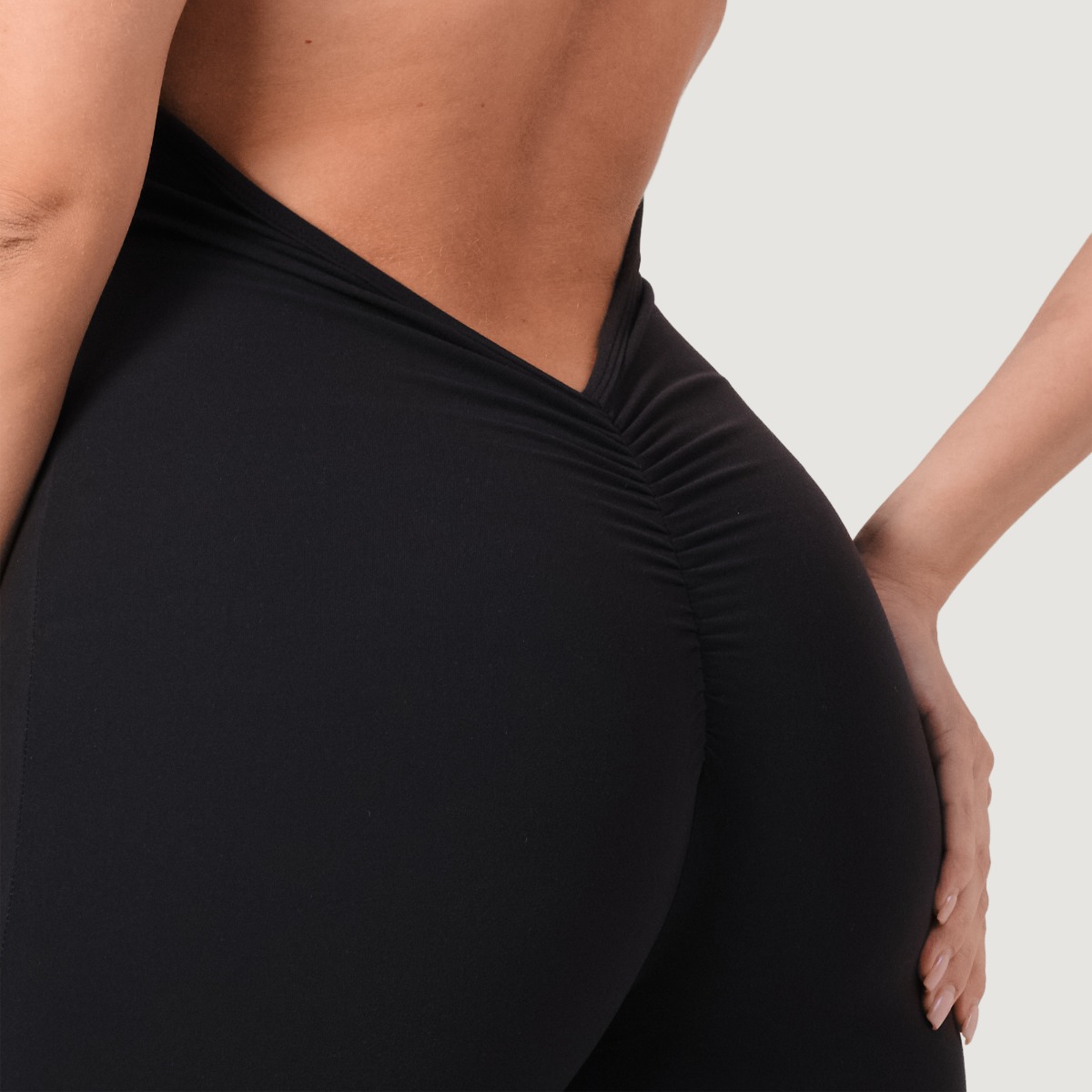 GymBeam Women‘s NEO Jumpsuit Black - Rozmiar: XS | Kolor: Czarny | Waga: 0,285 g | Opakowanie: 50 · záber 6