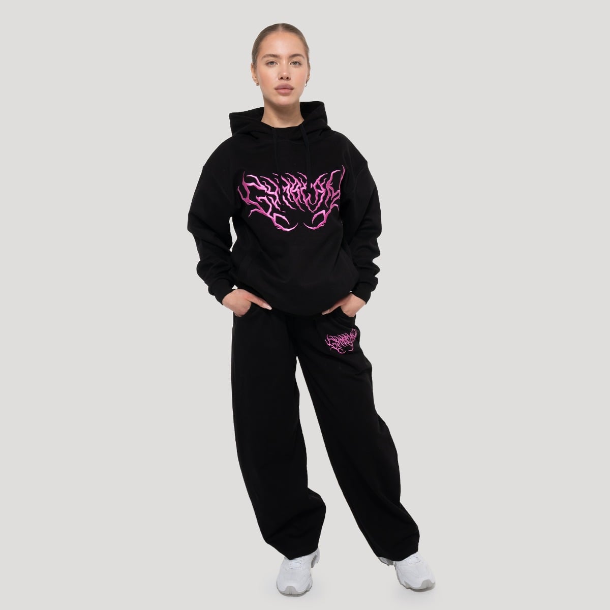 GymBeam Women‘s Thorn Hoodie Black - Rozmiar: XL | Kolor: Czarny | Waga: 0,69 g | Opakowanie: 30 · záber 7