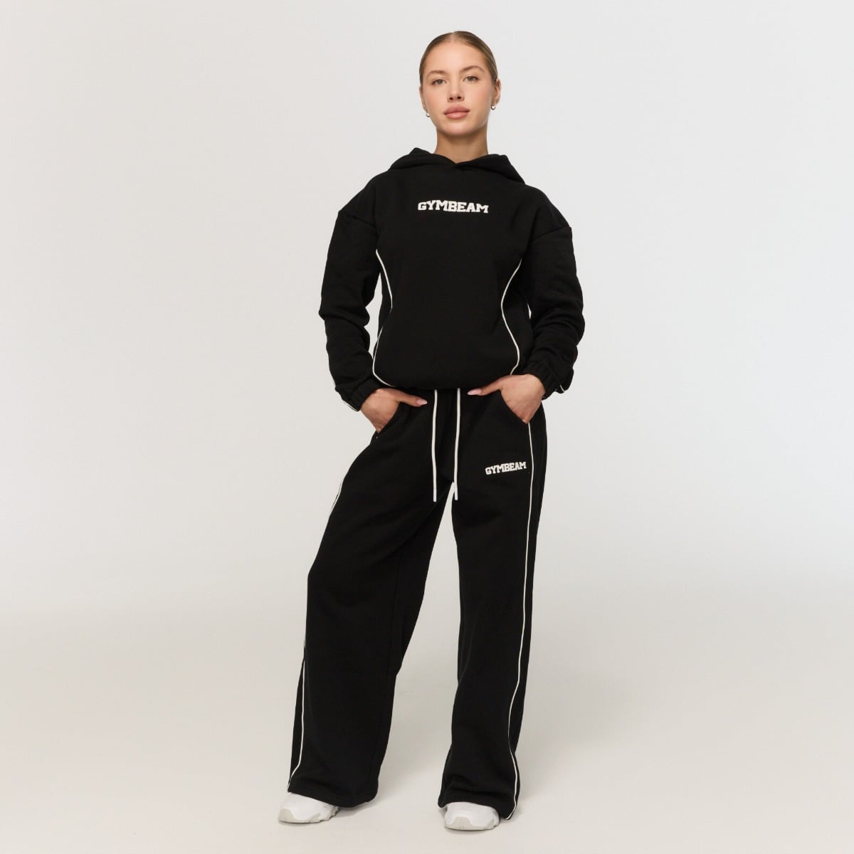 GymBeam Women‘s Varsity Hoodie Black - Rozmiar: XXL | Kolor: Czarny | Waga: 1,0402 g | Opakowanie: 10 · záber 6