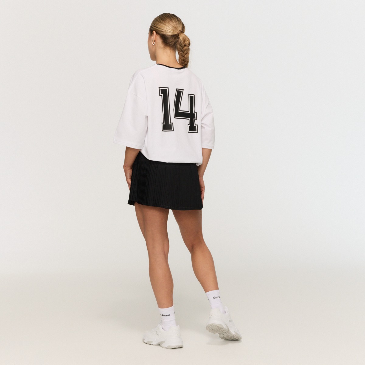 GymBeam Women‘s Varsity Oversized T-Shirt White - Rozmiar: L | Kolor: Biały | Waga: 0,2162 g | Opakowanie: 52 · záber 9