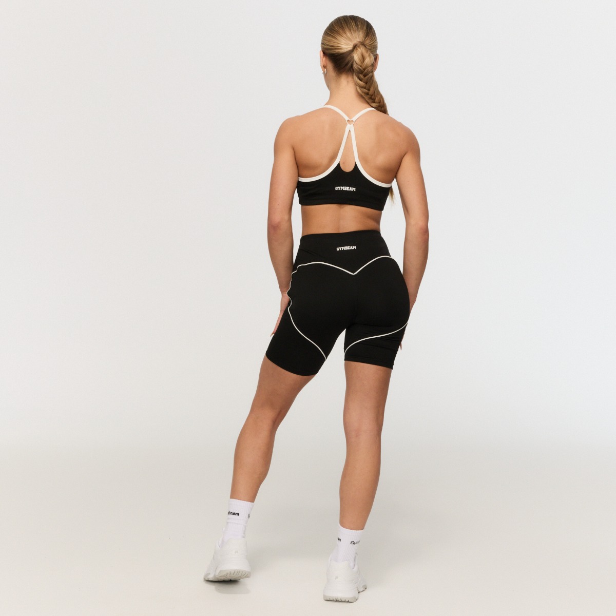 GymBeam Women‘s Varsity Shorts Black - Rozmiar: XS | Kolor: Czarny | Waga: 0,1 g | Opakowanie: 150 · záber 6
