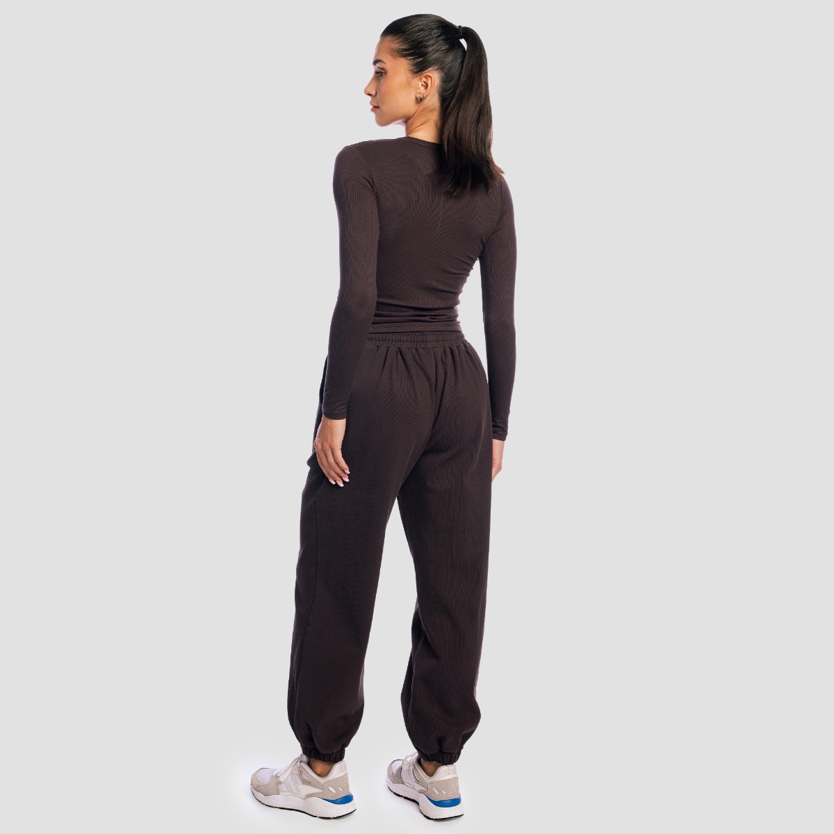 GymBeam Women‘s Aura Long Sleeve T-Shirt Tee Brown - Rozmiar: S | Kolor: Brązowy | Waga: 0,138 g | Opakowanie: 100 · záber 6